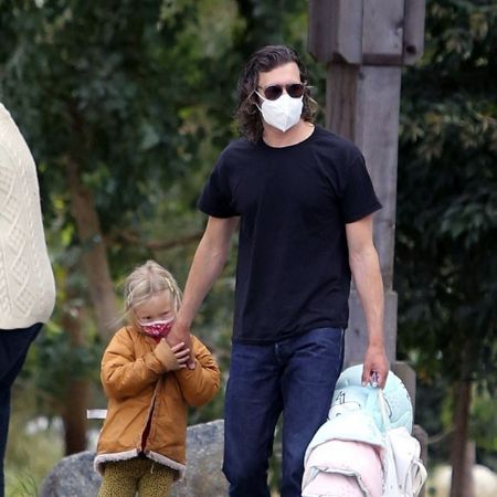 Arlo Day Brody with her actor father, Adam Brody.